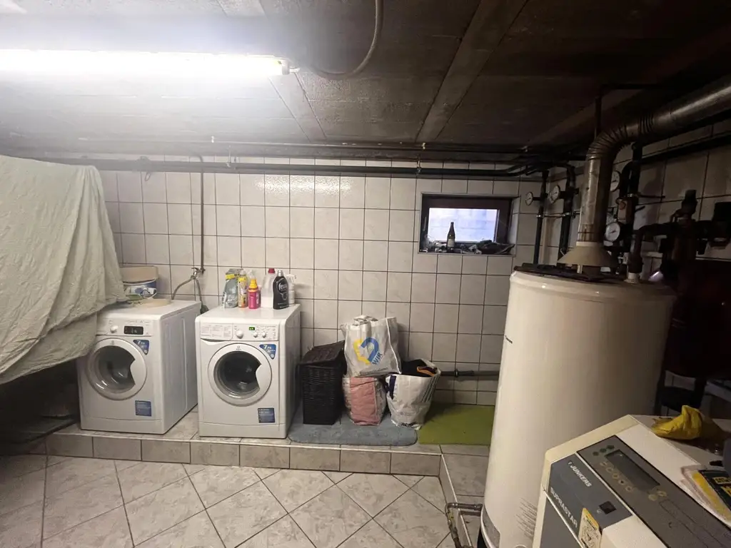"Solides, Charmantes Haus mit Garten und Pool"