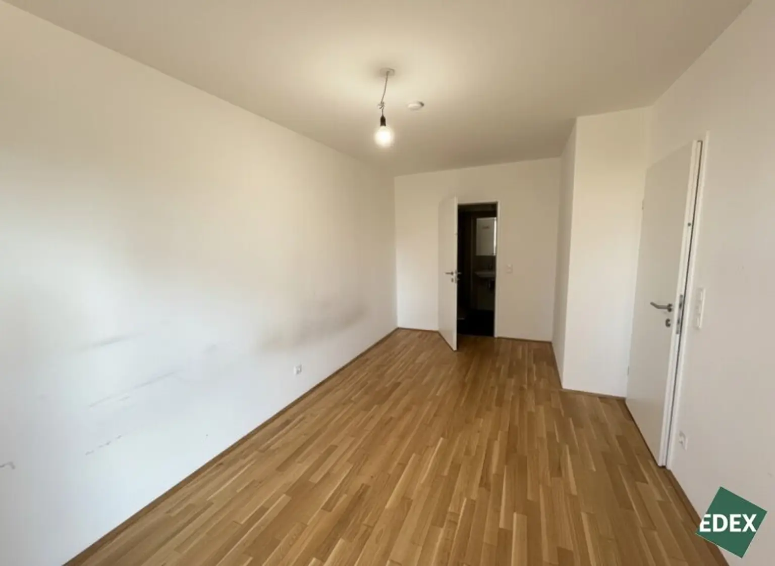 2-Zimmer-Wohnung mit Loggia und Einbauküche – perfekt für Singles & Jungpaare