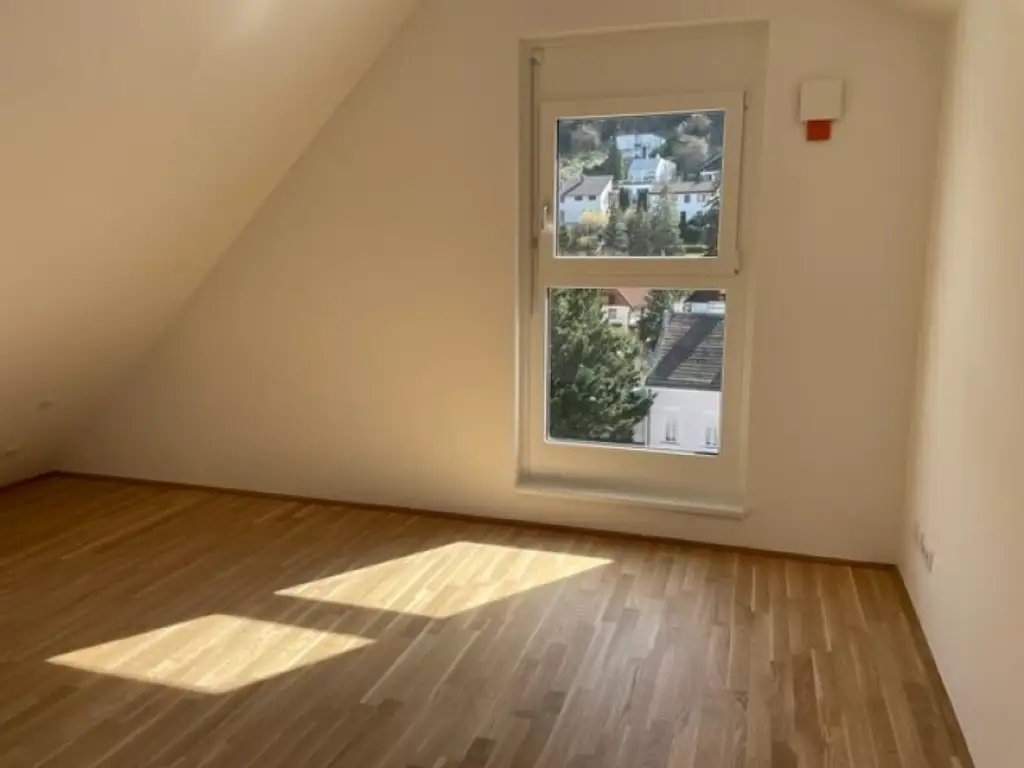 2-Zimmer-Dachterrassenwohnung Erstbezug inkl hochwertiger Küche, Außenfläche und Kellerabteil mit Blick ins Grüne - KLOSTERNEUBURG/ K126 T53