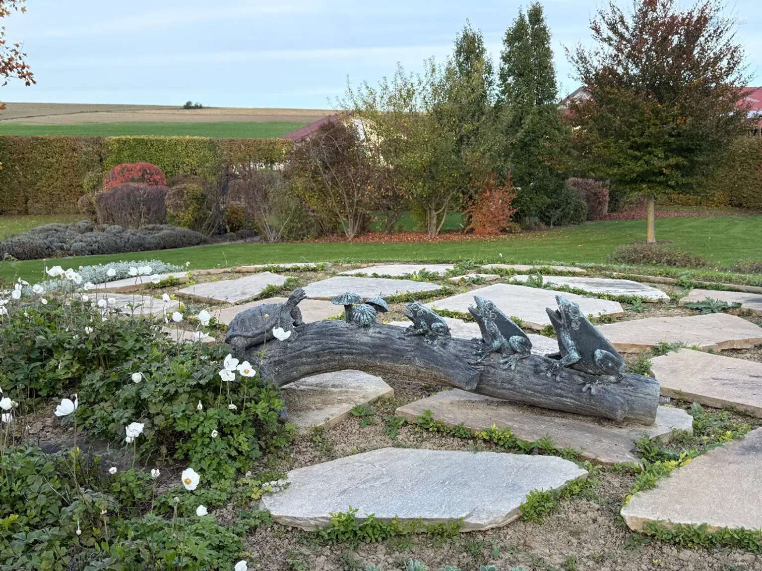 GARTENPARADIES   -  9.000 M² - 
LANDHAUS IN PARKLANDSCHAFT  
NUR 30 MINUTEN VON WIEN