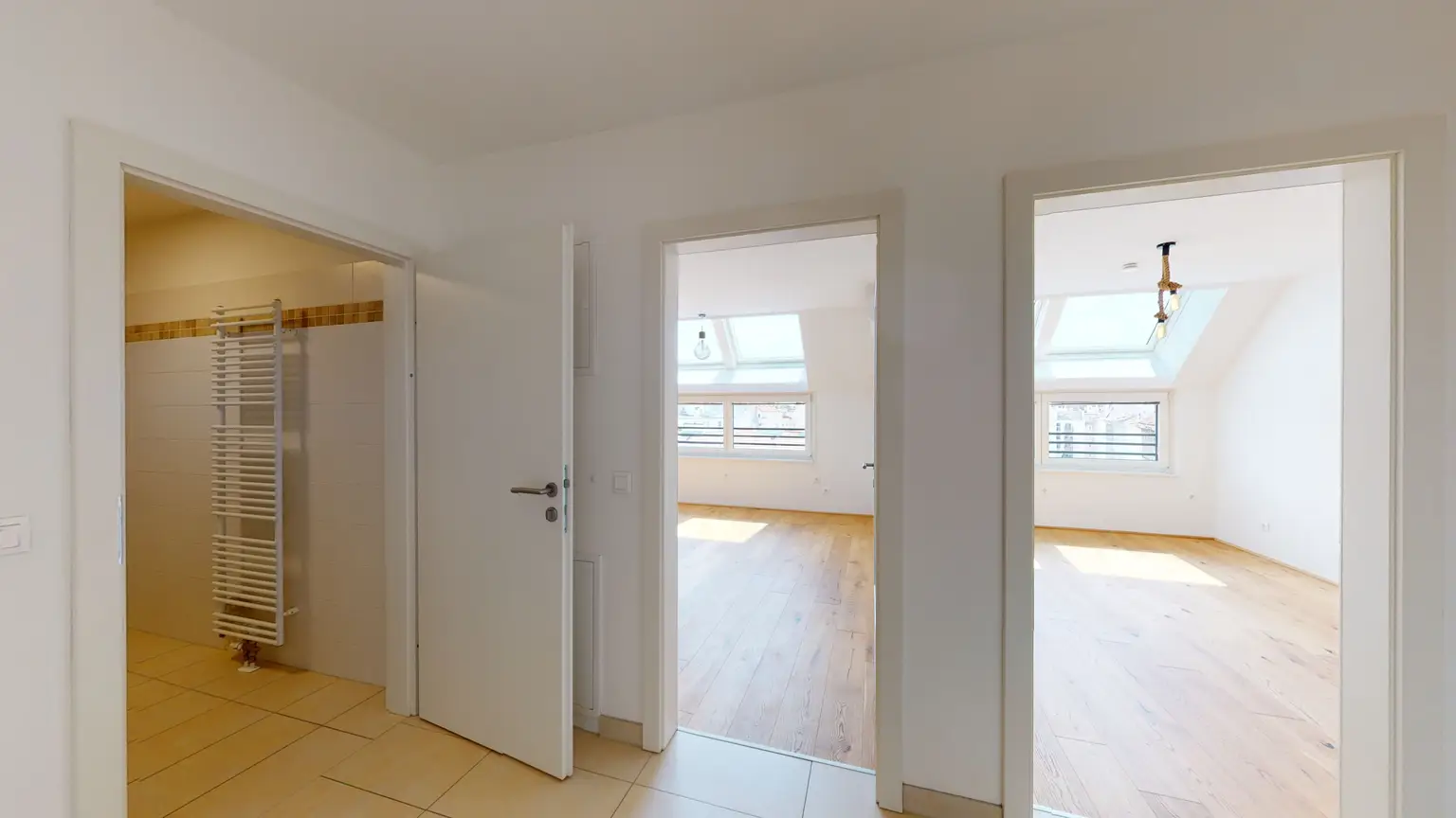 Moderne Dachgeschosswohnung, klimatisiert und gut geschnitten
