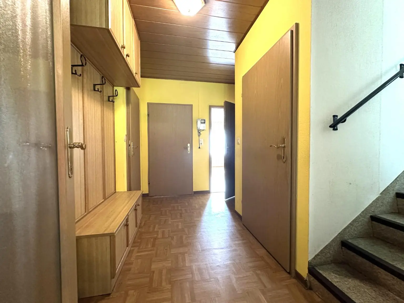 ***Idyllisches Ein- bis Zweifamilienhaus – Natur pur und sofort beziehbar !***