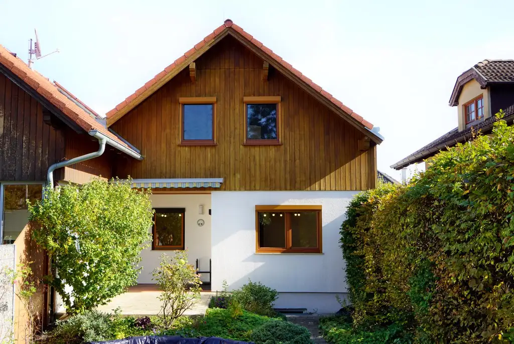 Heimeliges Doppelhaus in Holzbauweise – Wohnen mit Wohlfühlfaktor in ruhiger Siedlungslage!
