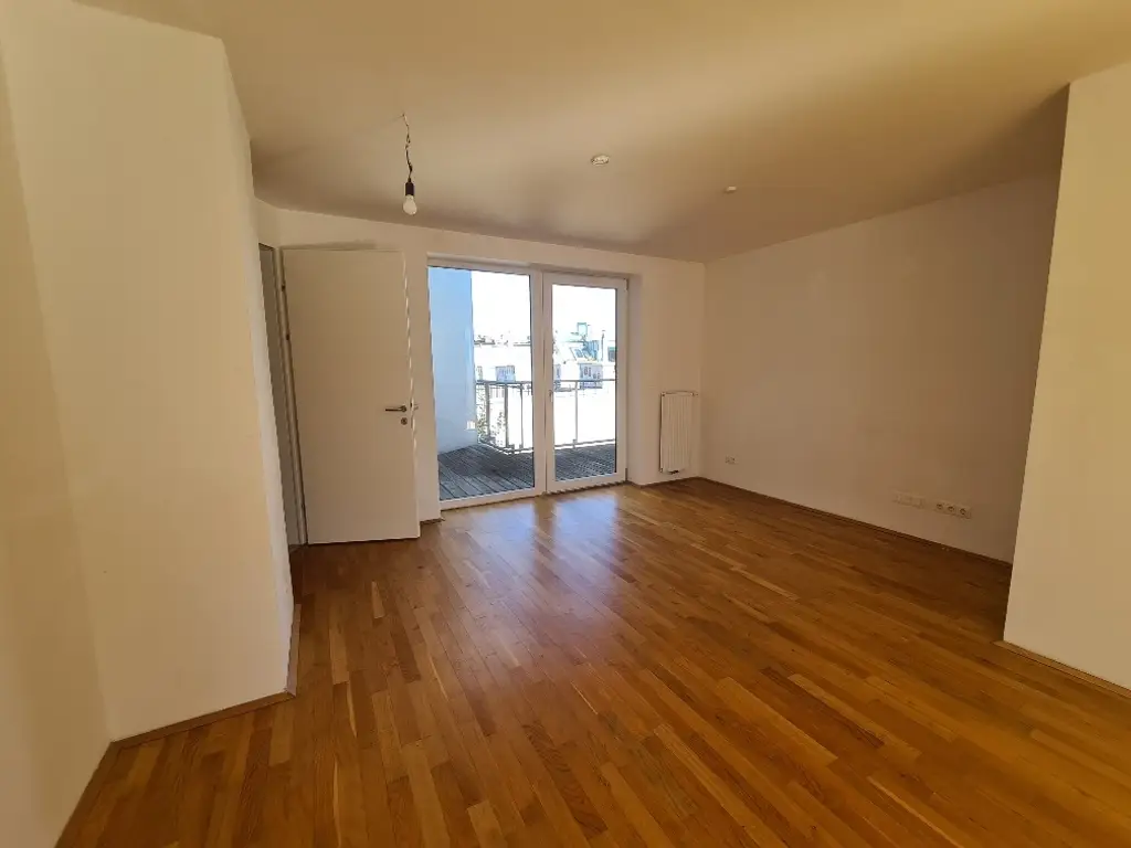 Herrliche Dachgeschosswohnung mit großer Terrasse - 
Nähe Krottenbachstraße!