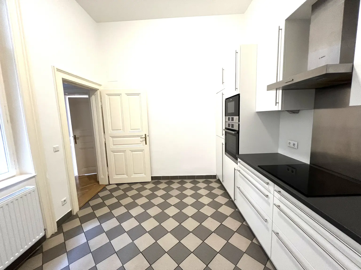 Stilvolle 6-Zimmer Wohnung im repräsentativen Haus