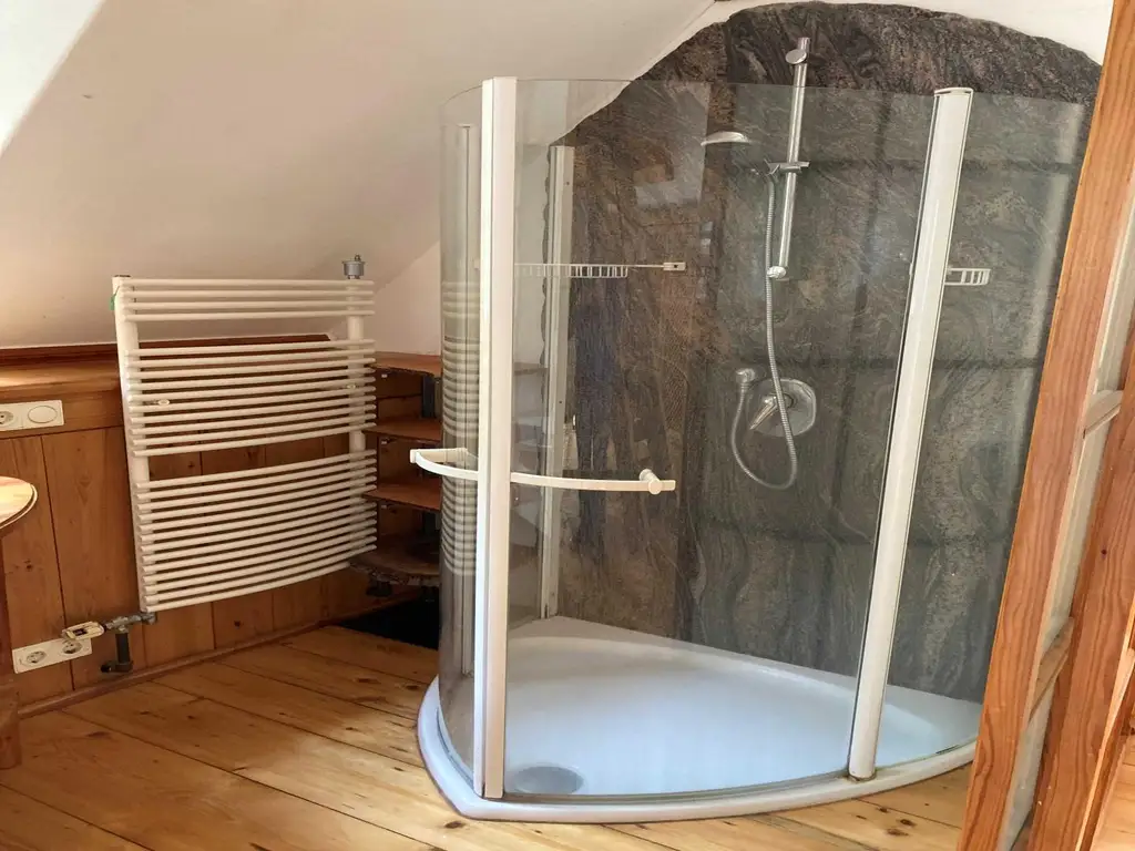 LOFTARTIGE WOHNUNG IM GRÜNEN NAHE DER WIENER STADTGRENZE