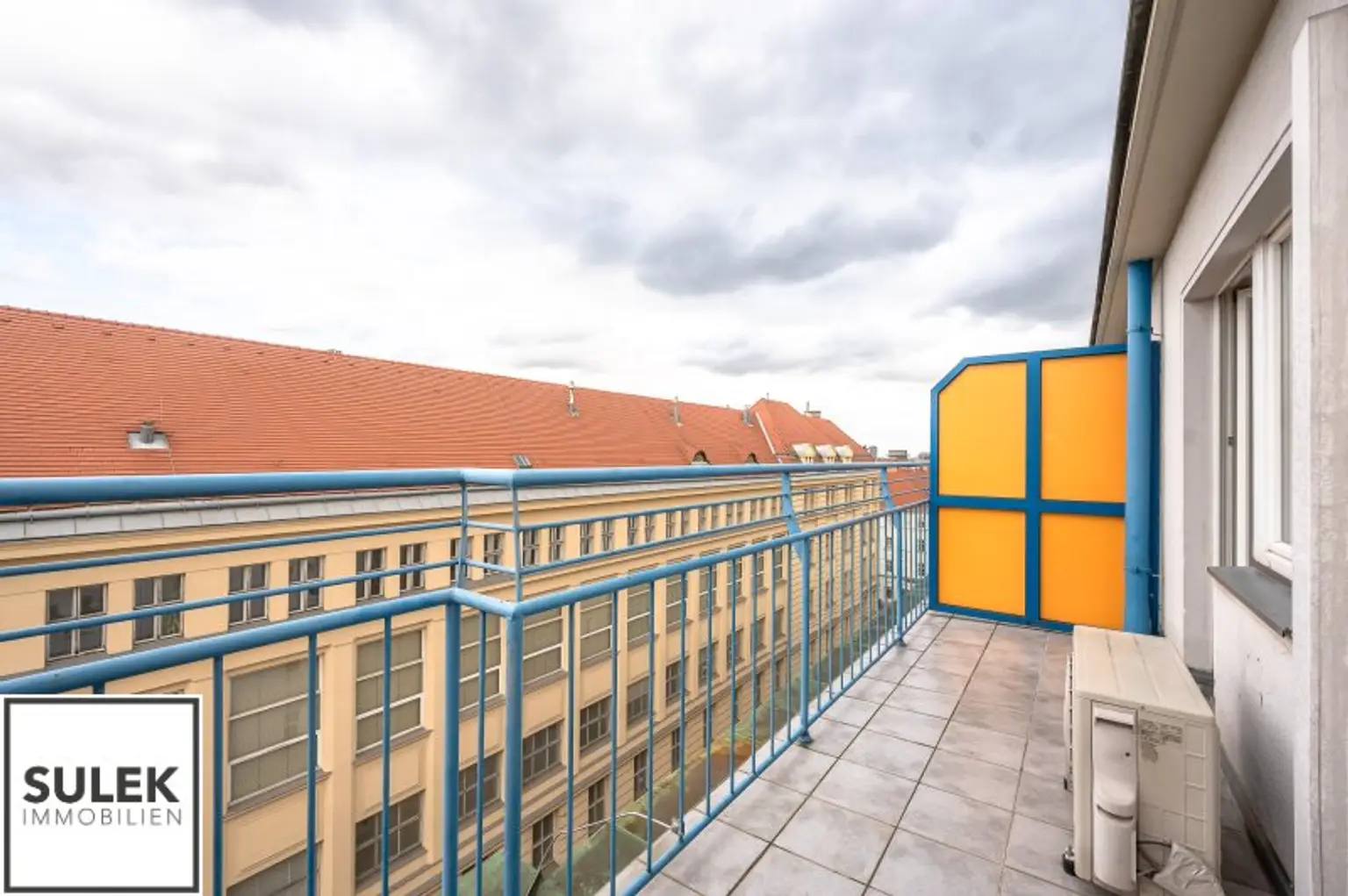 Single-Dachgeschoss-Wohnung mit Terrasse  in Bestlage des 9. Bezirks!