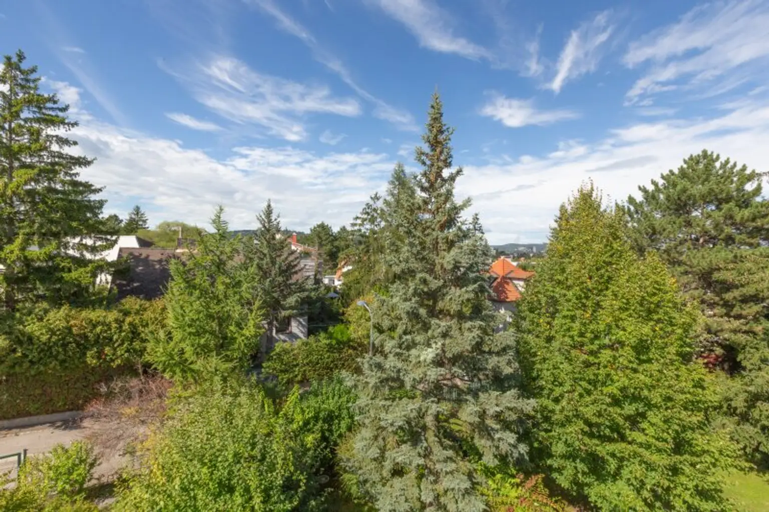 Sonnige moderne Doppelhaushälfte mit wunderschönem Garten