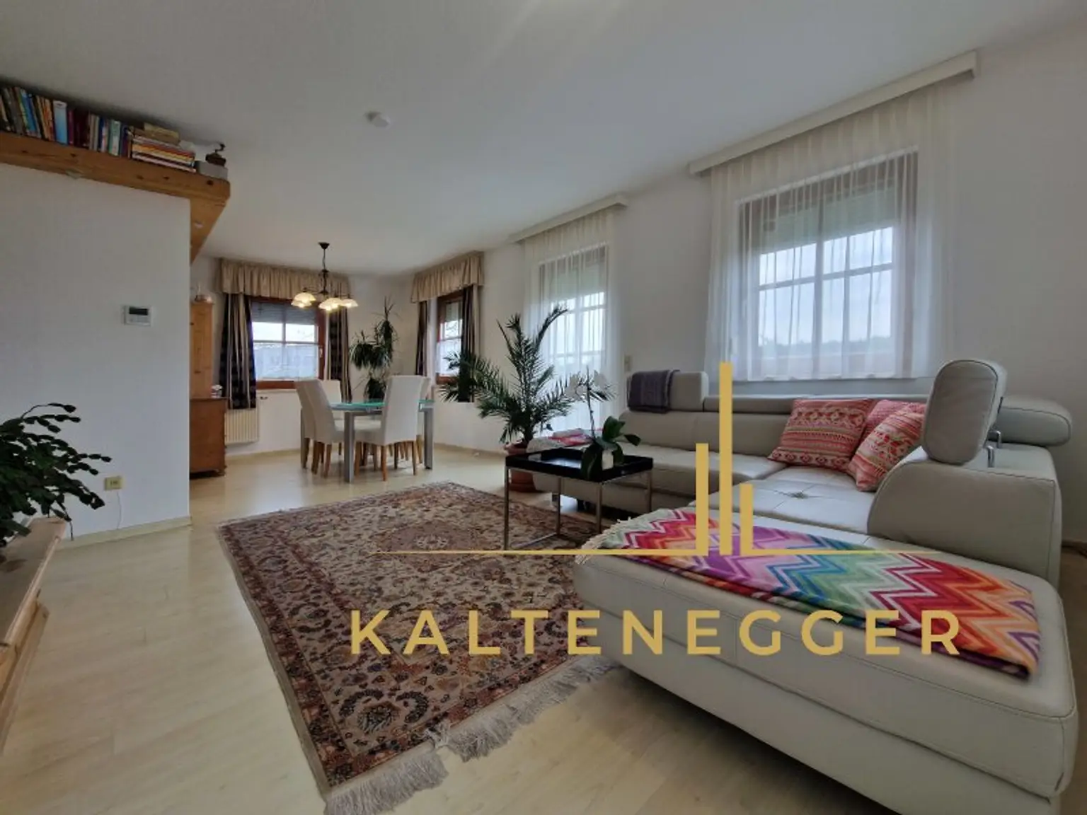 EG: Wohn-, Esszimmer ca. 27,31 m²