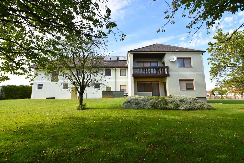 Mehrfamilienhaus mit viel Potenzial und Bauland-Agrar Widmung!