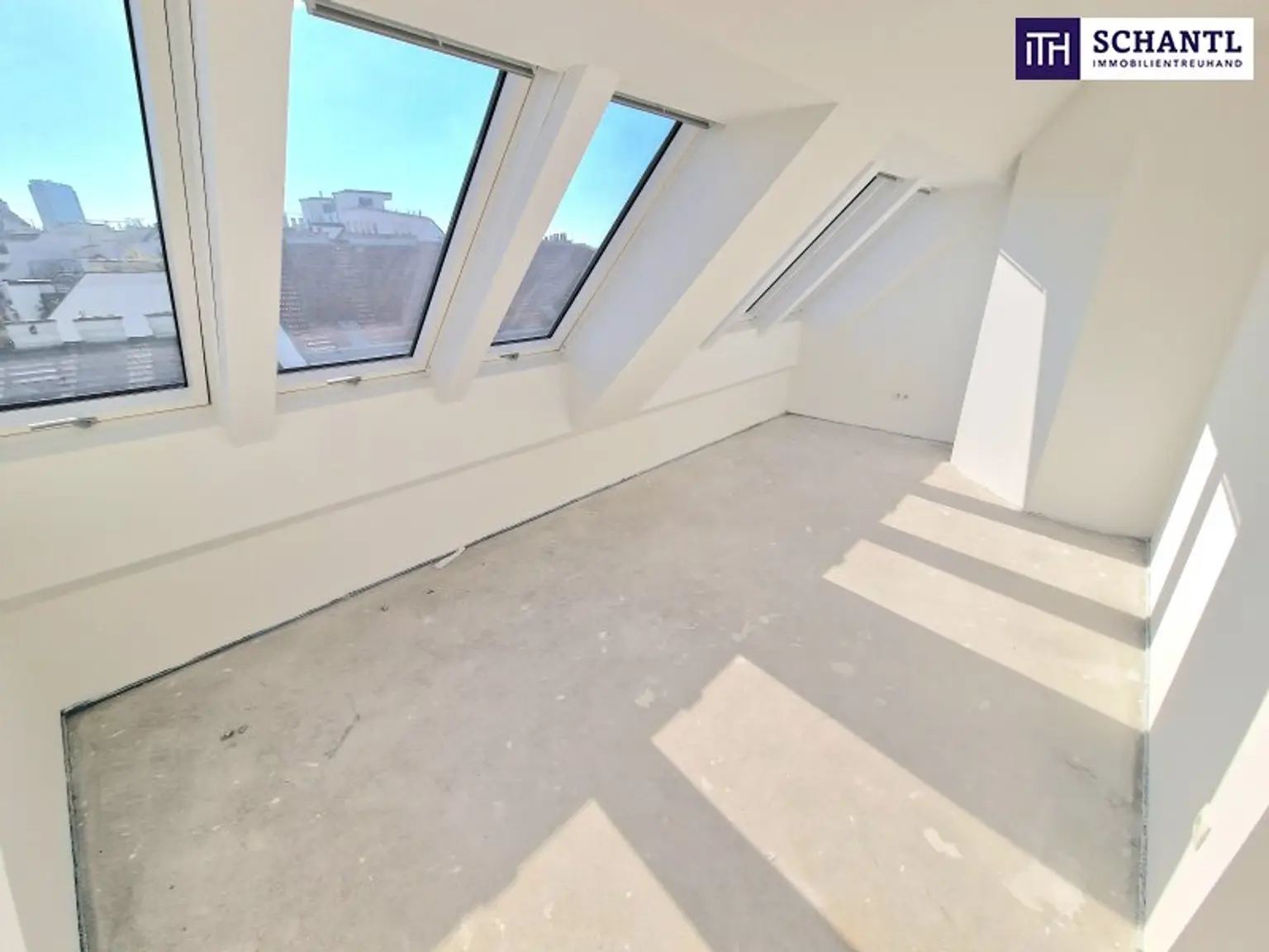 Preisreduktion! Stadtleben mit Weitblick – Helle Dachgeschosswohnung mit Sonnenbalkon - Nahe Hauptbahnhof - Überzeugen Sie sich selbst von dieser Immobilie!