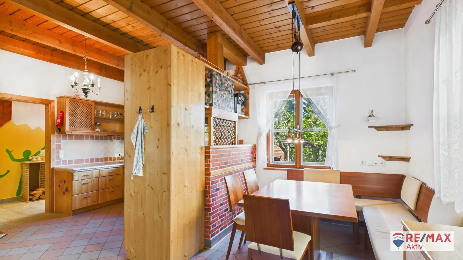 Rustikaler Charme trifft moderne Technik – Einfamilienhaus mit Galerie in Toplage Strasshof