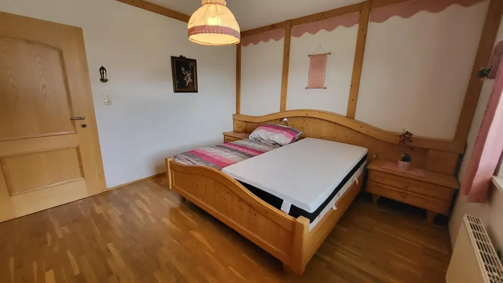 Großzügiges Haus mit wunderschönem Garten!