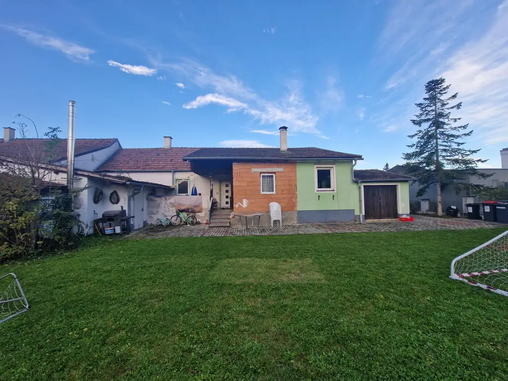 SANIERUNGSBEDÜRFTIGER BUNGALOW MIT TRAUMHAFTEM GARTEN ODER IHR BAUGRUNDSTÜCK FÜR IHR TRAUMHAUS IN ALLERBESTER WOHN- UND ZENTRUMSLAGE VON ABSDORF