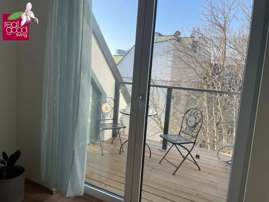 Neubau-Apartment mit Loggia in repräsentativem Gründerzeithaus