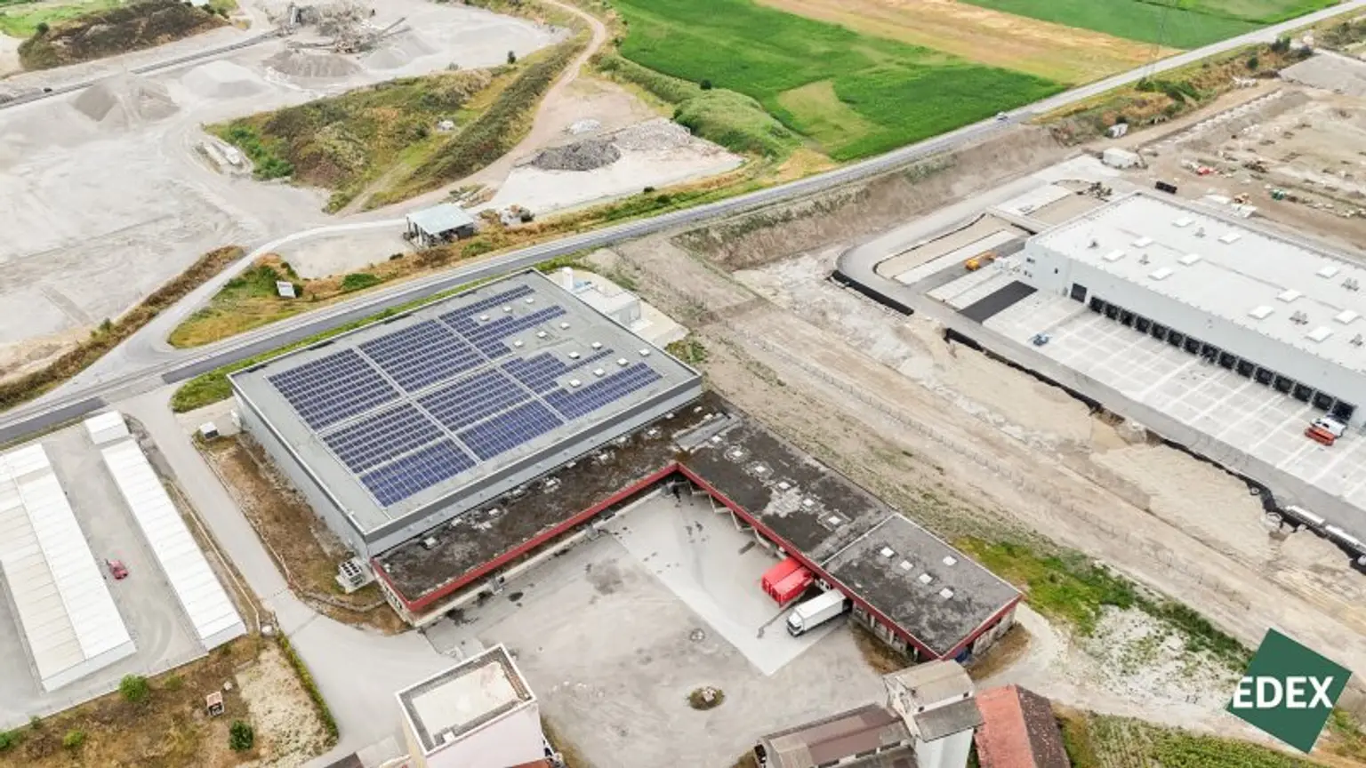 Modernes Regallager (9,5m RH) an der S33