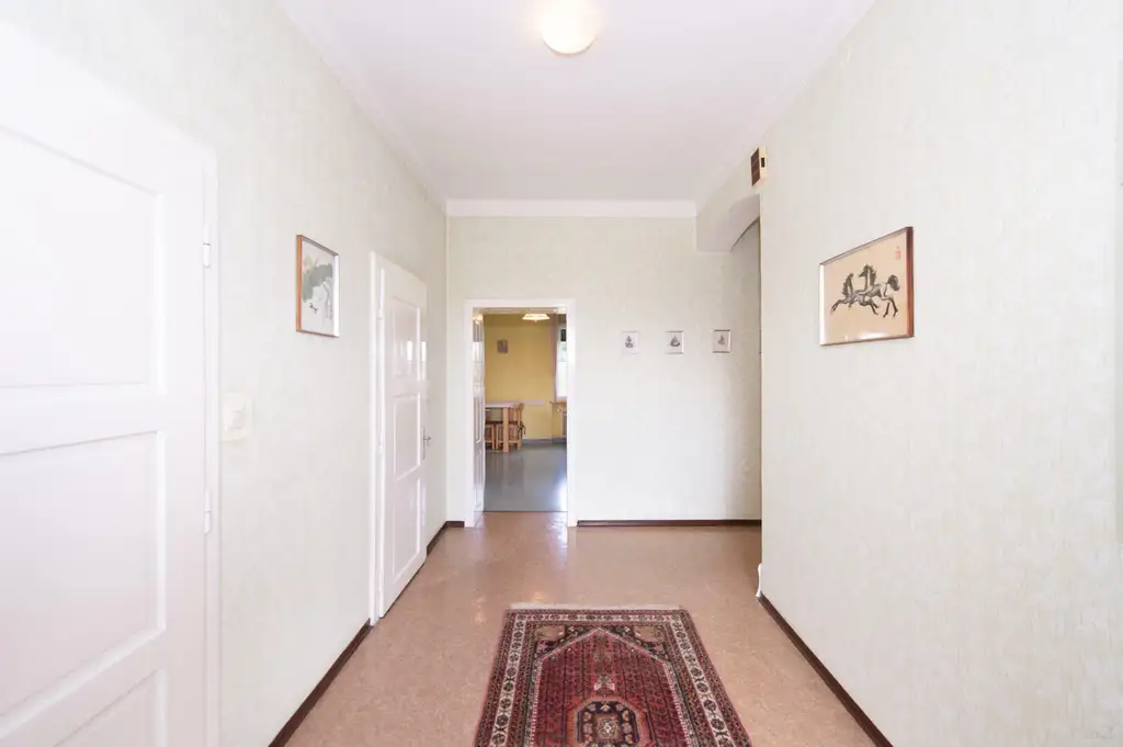 Ein Anwesen voller Möglichkeiten – großzügiges Haus mit Traumgrundstück