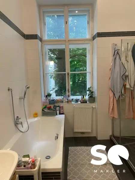 #SQ - ALTBAUCHARME IN TOPLAGE - 5-ZIMMER MIT BALKON NÄHE RATHAUS!