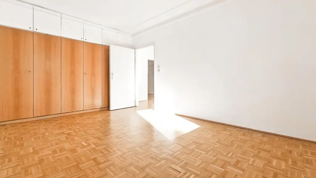 Eigentumswohnung mit Garage in ausgezeichneter Lage nahe Brunnenmarkt. Top Verkehrsanbindung und Infrastruktur
