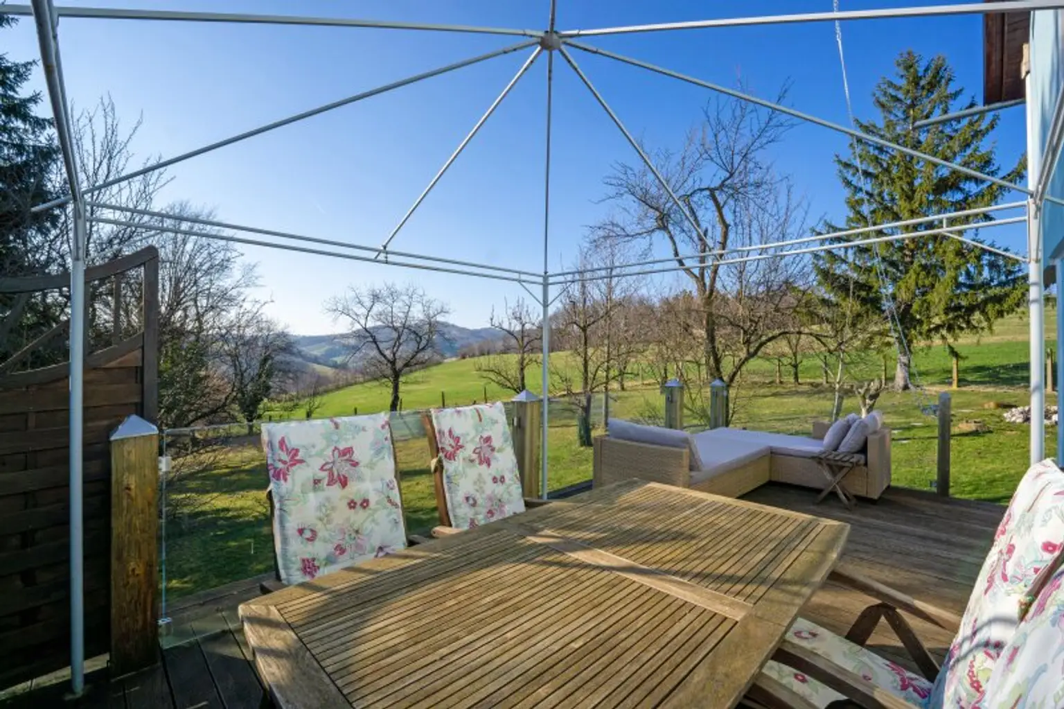 Westterrasse mit herrlichem Gartenblick