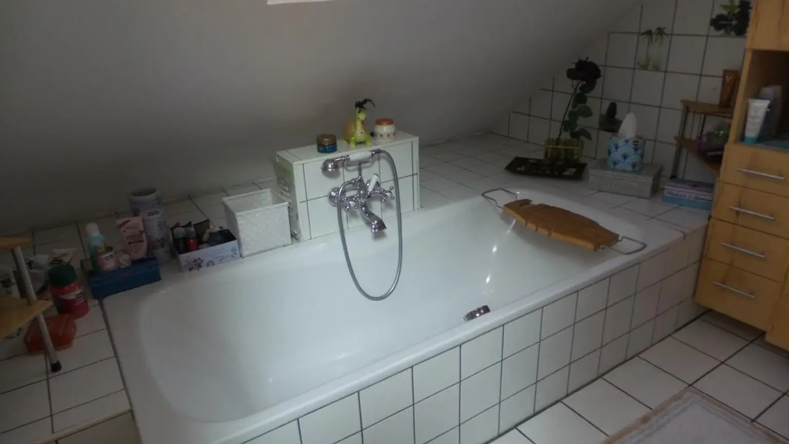 Badewanne + Dusche