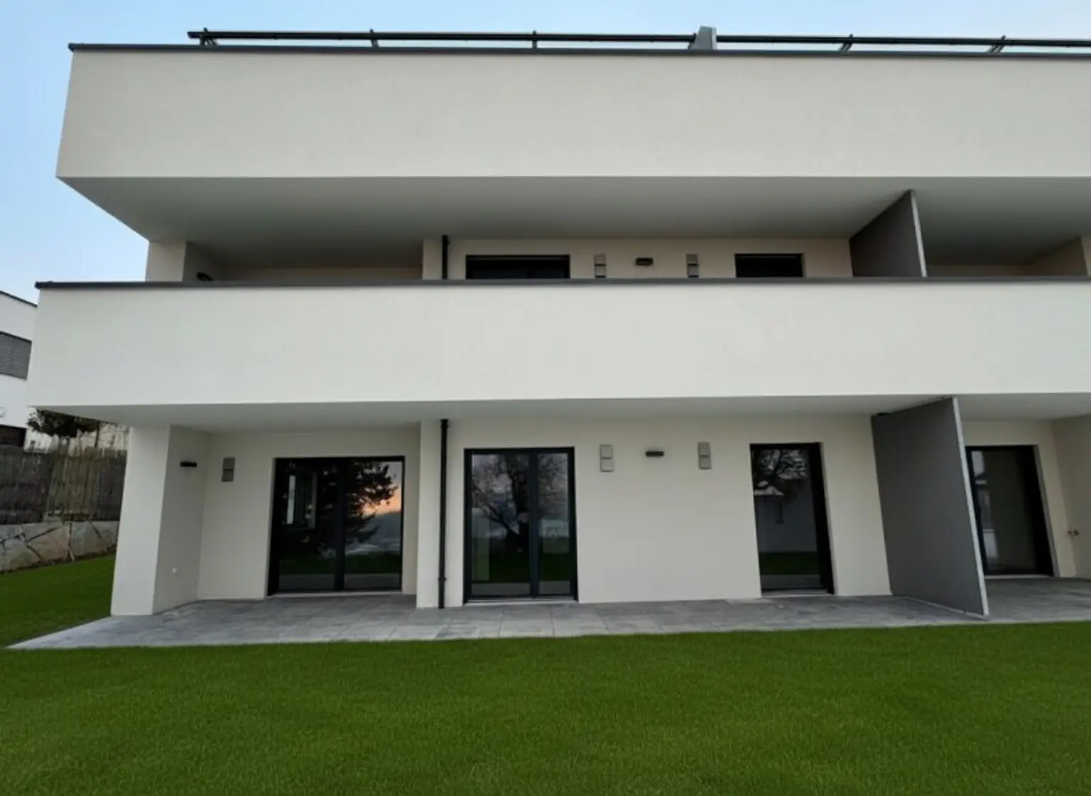 Top 3 im EG mit Loggia und Terrasse