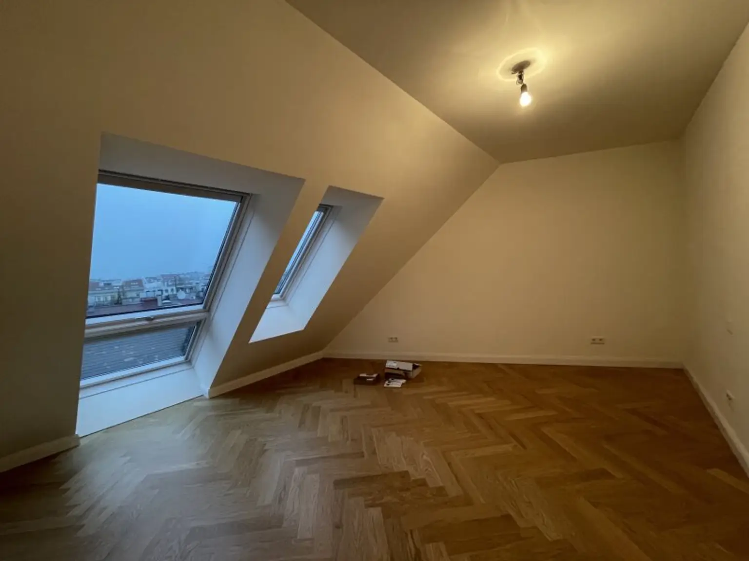 URANIA: 3 Zimmer mit hofseitiger Terrasse in Ruhelage: Luxus pur in Citynähe