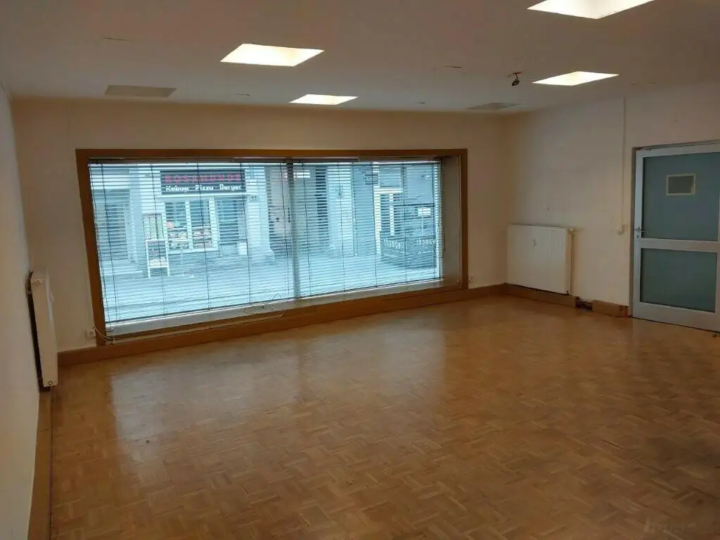 Vielseitige Geschäftsräumlichkeiten in der Leonhardstraße für Ärzte/Therapeuten, Verkauf, Büro zu vermieten!