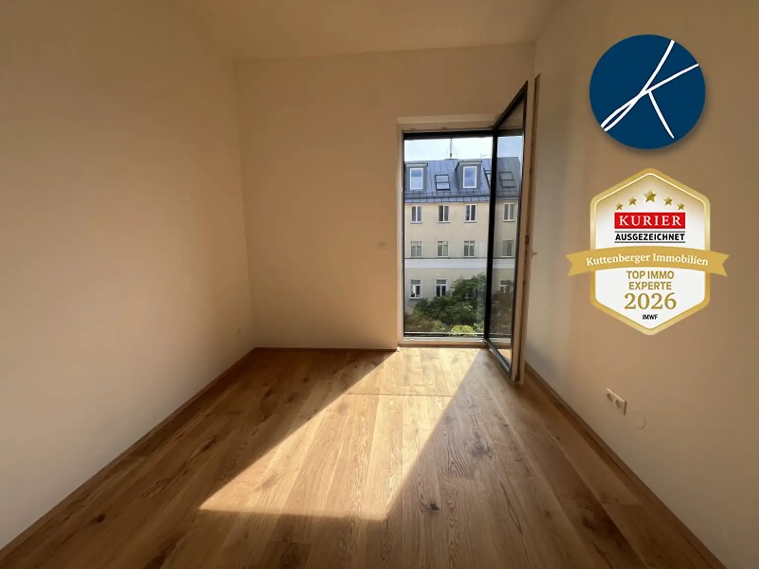 Zwei Zimmer mit französischen Balkontüren