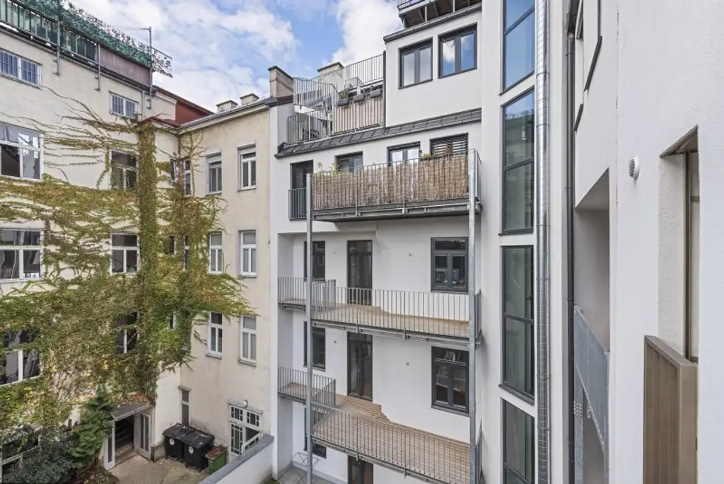 TRAUMHAFTE 3-ZIMMER-WOHNUNG MIT SÜD/WEST BALKON
