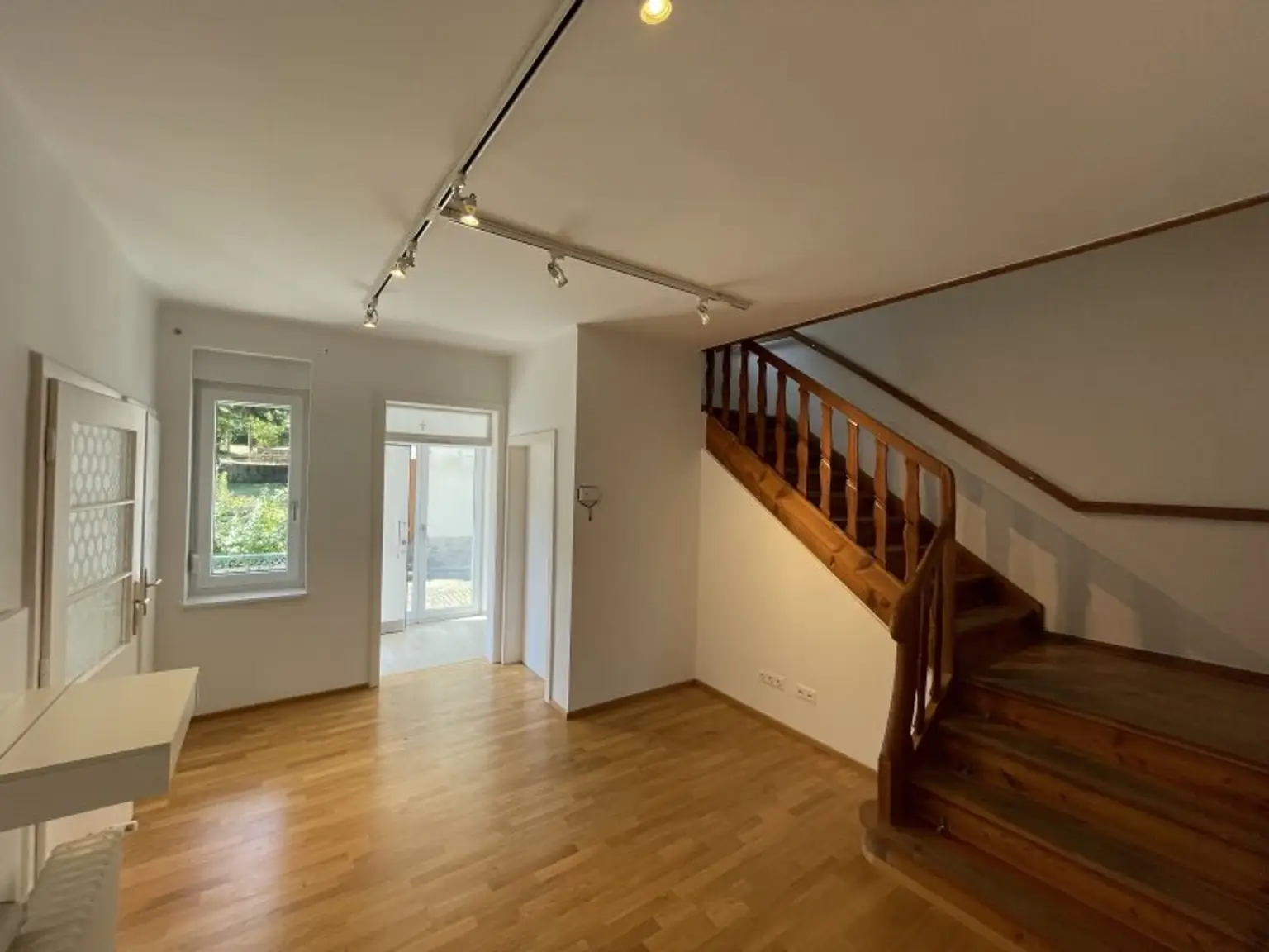 NEU SANIERTES EINFAMILIENHAUS ++ 5 ZIMMER ++ ROHDACHBODEN ++ NEBENGEBÄUDE ++ 1.000 m² GRUND