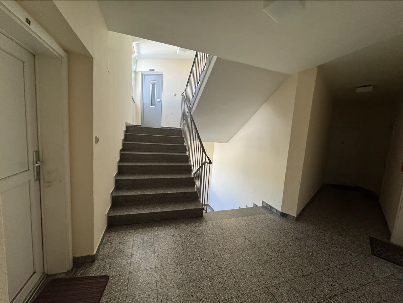 Schöne 2-Zimmer Wohnung mit idealer Infrastruktur in der Plüddemanngasse zu vermieten