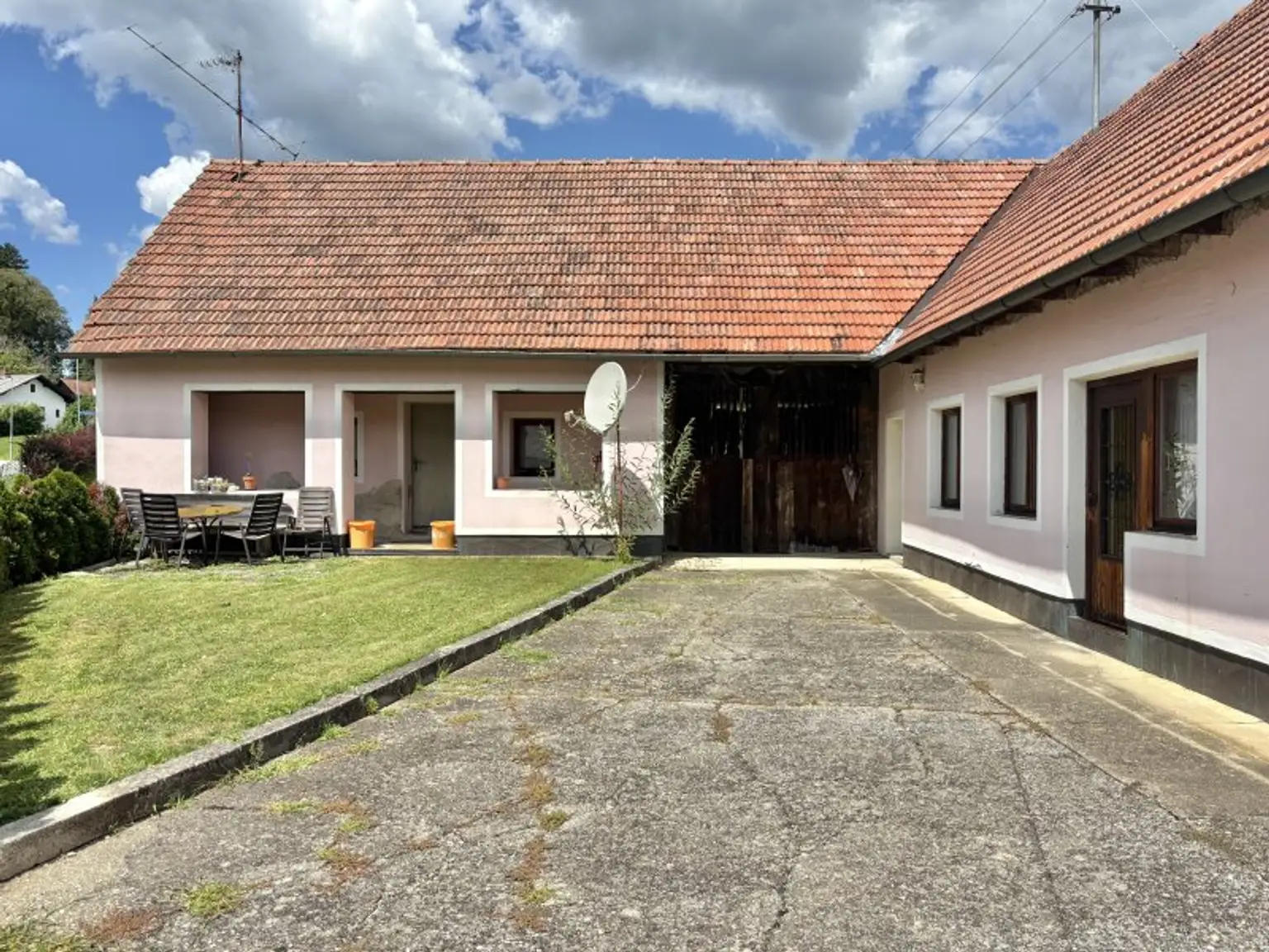 ** GARTENTAGE ** ren.bed. Landhaus mit bezauberndem Grundstück !! Ca. 7.200m 2 Wald inklusive !!