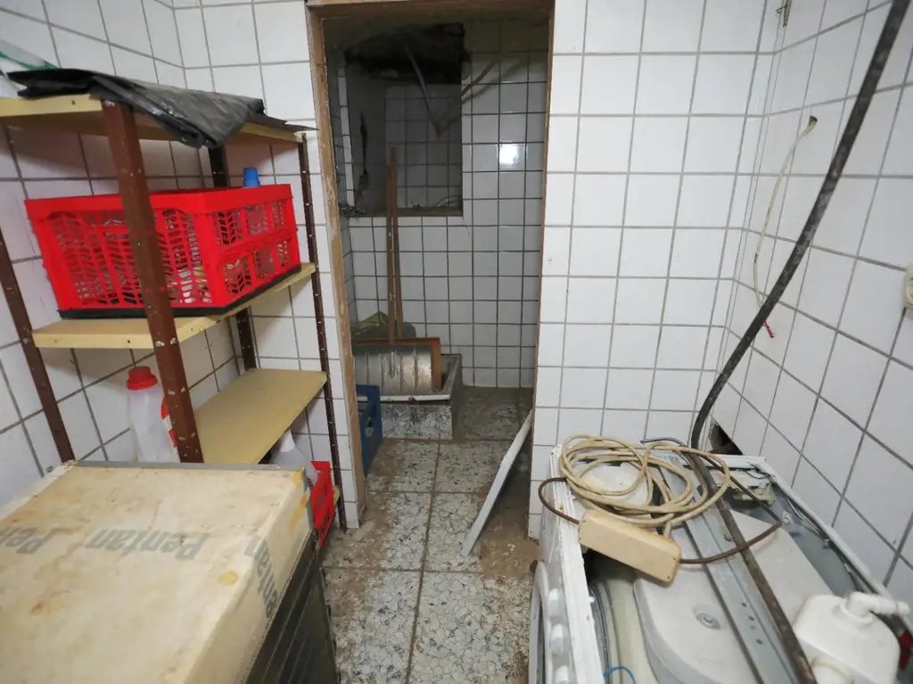 Renovierungsbedürftiges ZInshaus mit aureichend Parkplätzen im Trendbezirk Graz/Lend