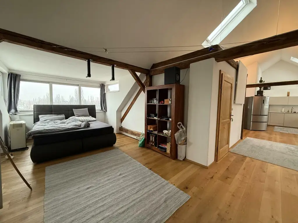 Seltene Gelegenheit! Hochwertige, offen geschnittene Wohnung mit Uhrturm-Blick