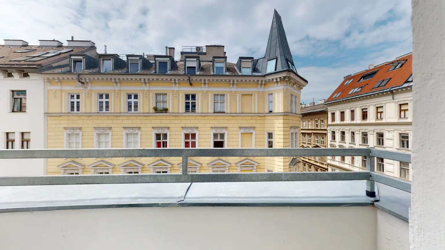 "Urban Oasis" - Rarität | Neubauwohnung in Jahrhundertwendehaus | 2 Balkone
