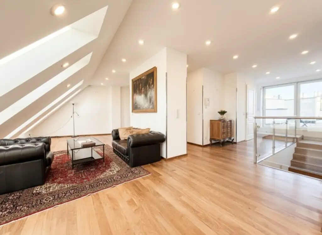 PENTHOUSE LIVING MIT PANORAMABLICK I MARIA HILFERSTRASSE I ca.100 m² TERRASSE I 7-Zimmer und 3 Bäder I U-Bahn Nähe