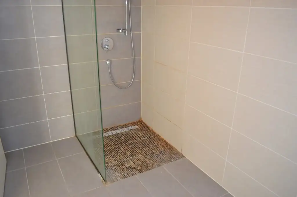 ATEMBERAUBENDER GARTEN - ZENTRAL BEGEHBARE ZIMMER - KÜCHE - AB SOFORT!
