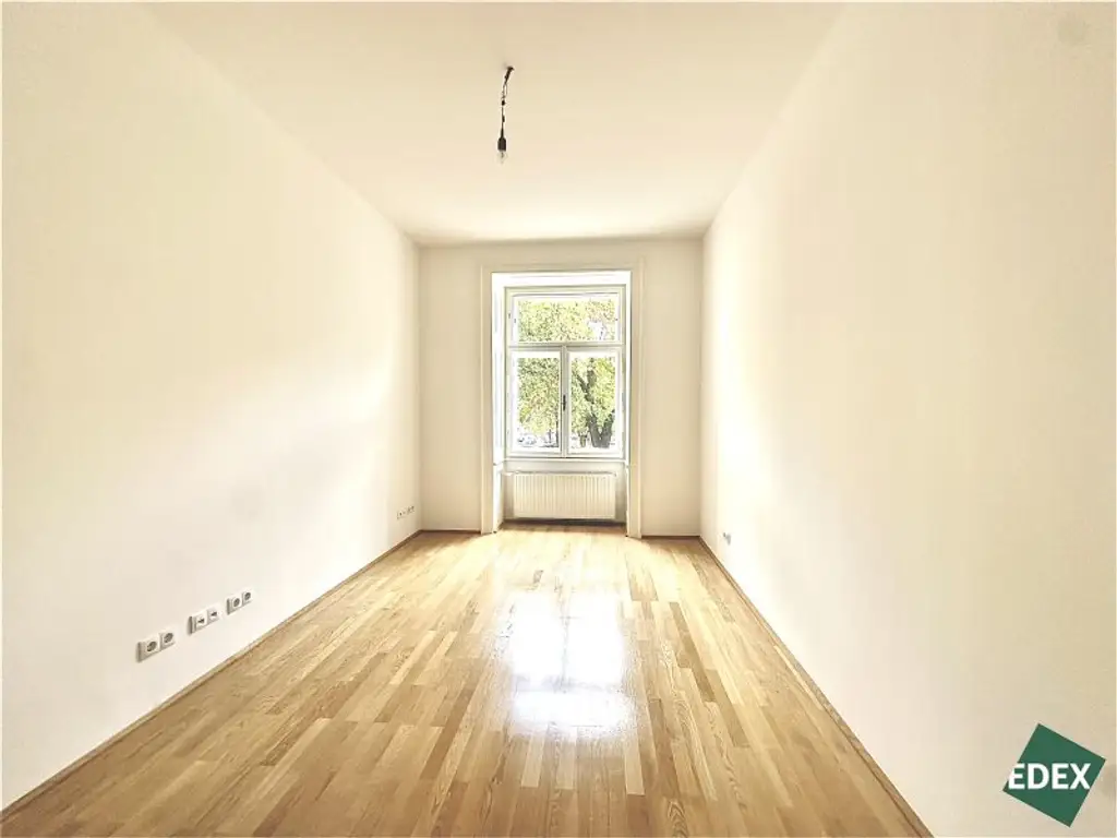 Modernes Altbau-Büro mit Parkblick