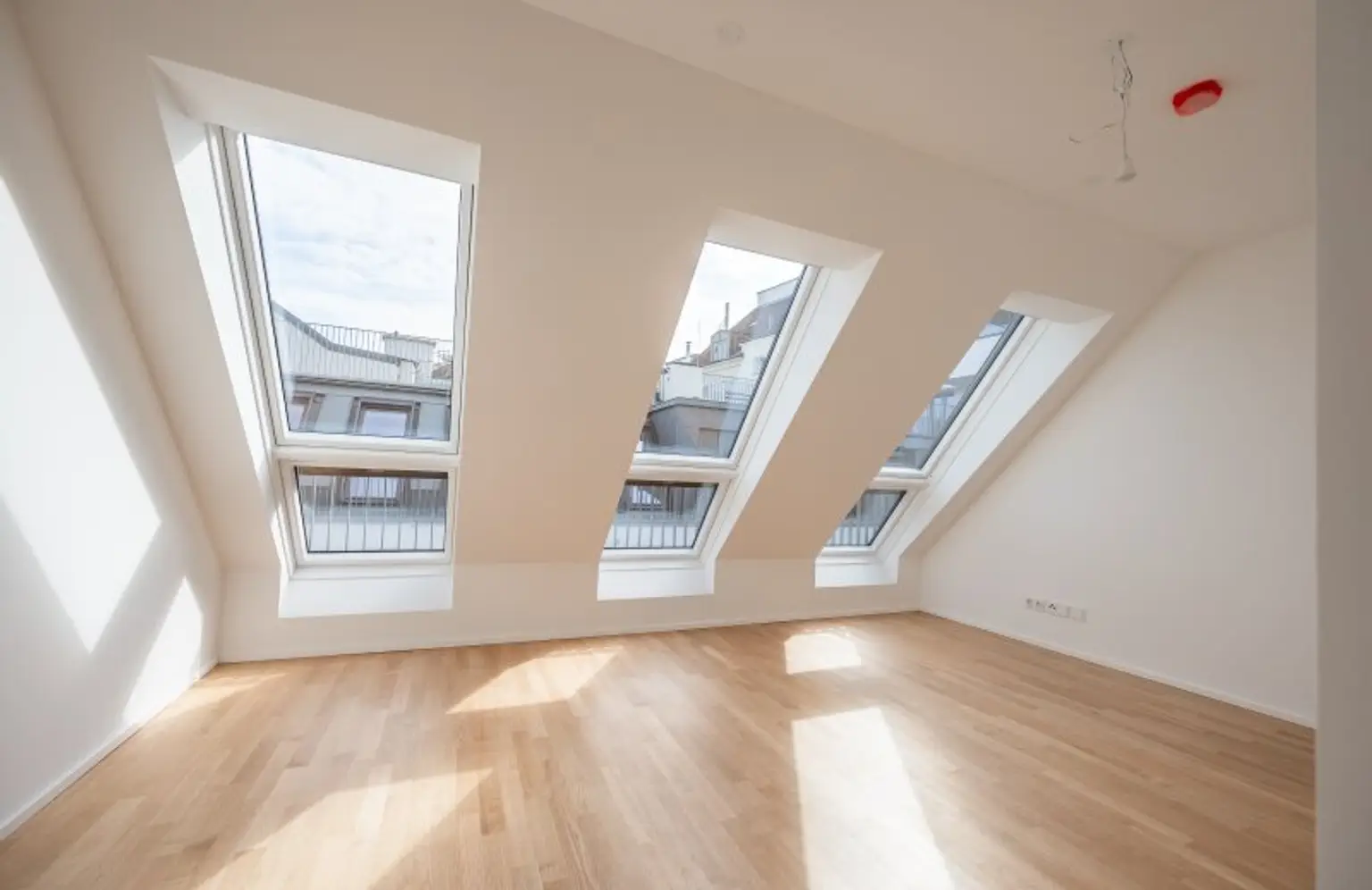 ++MOLLARD 50++ Unique 3-room apartment in the very heart of the city (2/12)