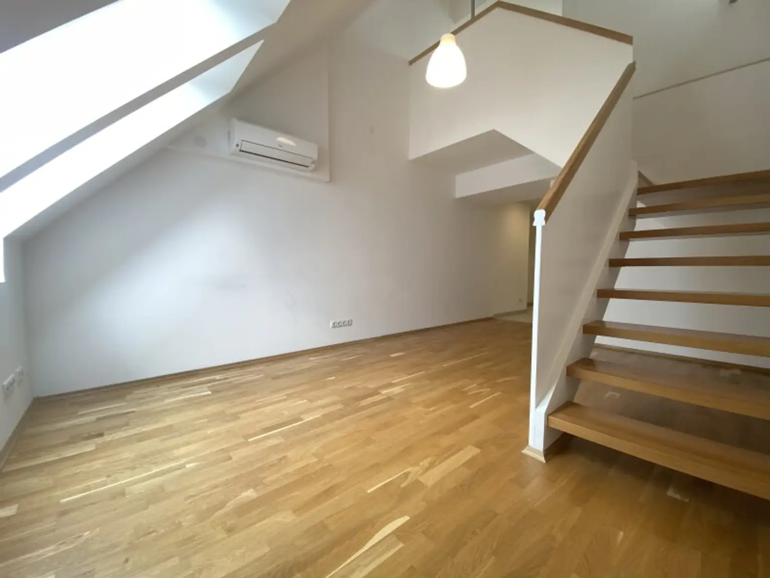 Klimatisierte Dachterrassenwohnung - schöne Terrasse nach Osten - Nahe U1-Keplerplatz