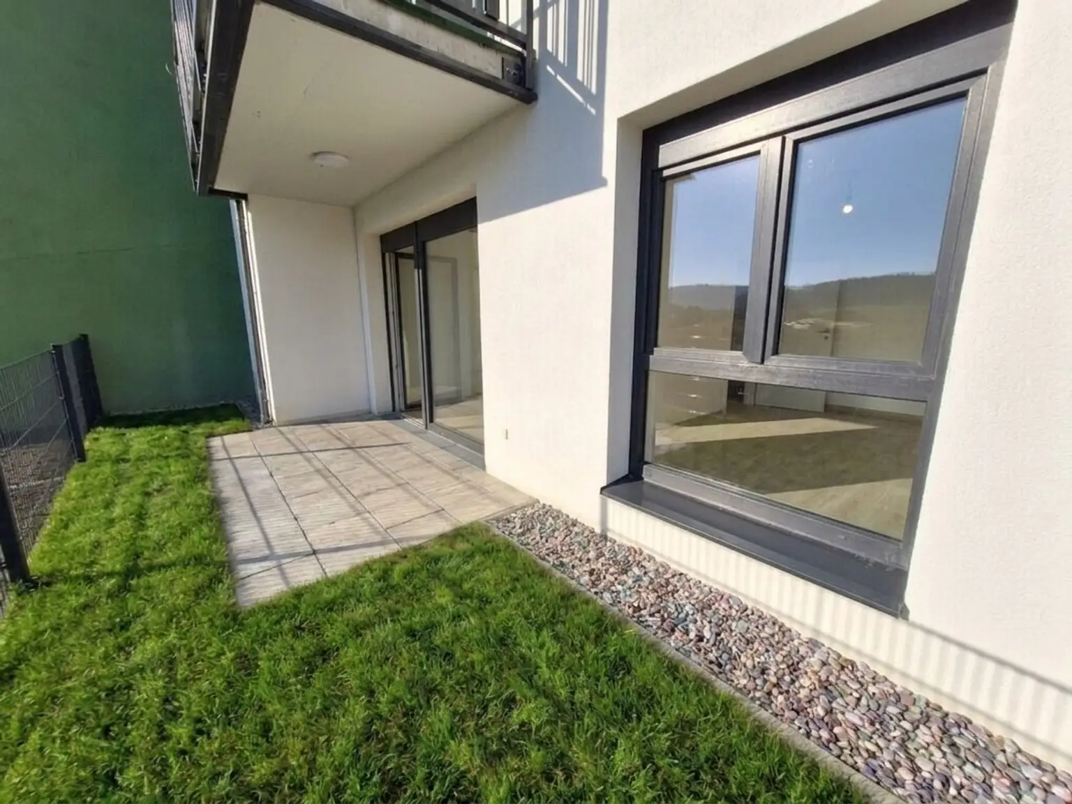 Neubau: Tolle ca. 65 m² Wohnung mit ca. 64 m² Eigengarten und Terrasse