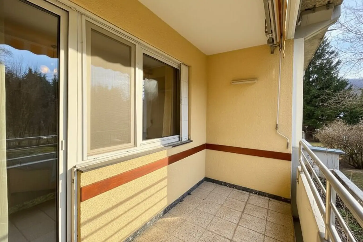 Westseitige Loggia mit Markise