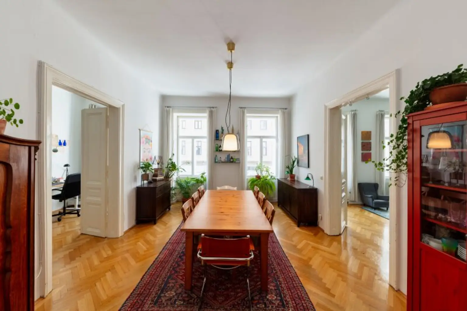 Großzügige Altbauwohnung im Herzen des Stuwerviertels