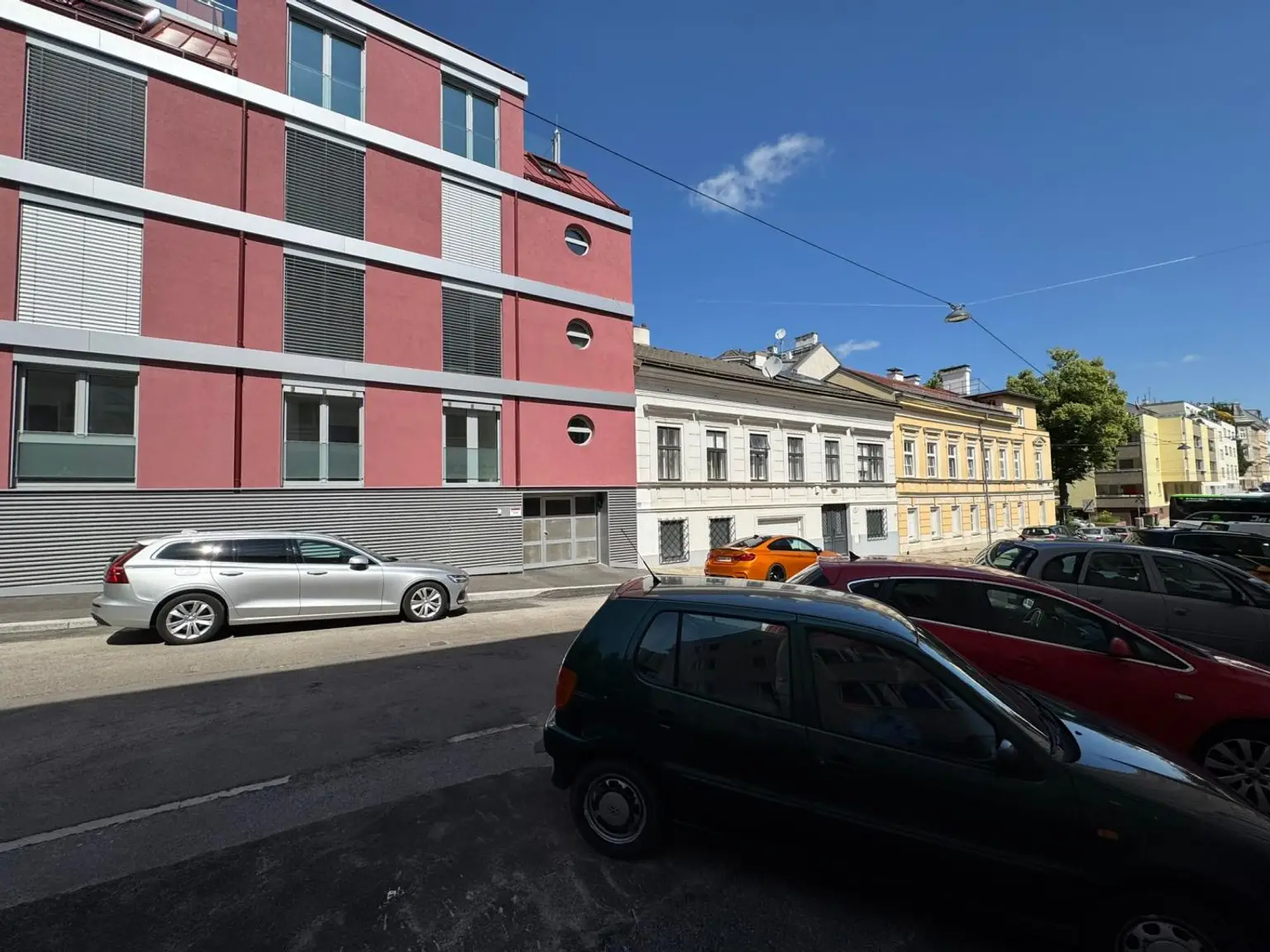 Top sanierte Dachgeschosswohnung in 1180 Wien – ideal für Singles & Paare