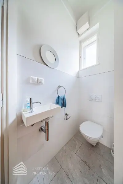 Charmante 3-Zimmer Altbauwohnung mit Loggia, Nähe Volksoper