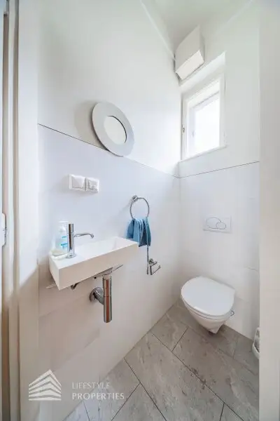 Charmante 3-Zimmer Altbauwohnung mit Loggia, Nähe Volksoper