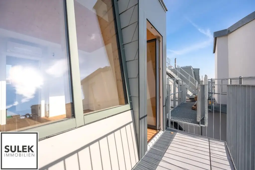 Erstbezug mit weitläufigem & lichtdurchfluteten Wohnbereich, sowie 2 hofseitigen Freiflächen