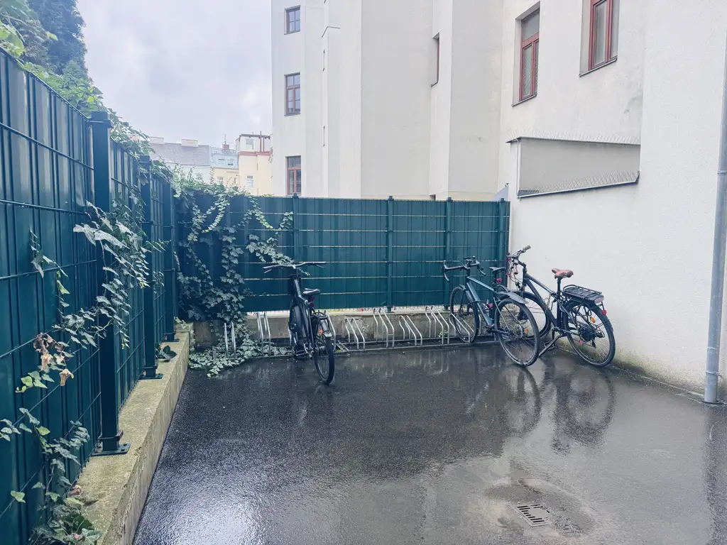 Charmantes 2-Zimmer Altbau-Schmuckstück mit Balkon