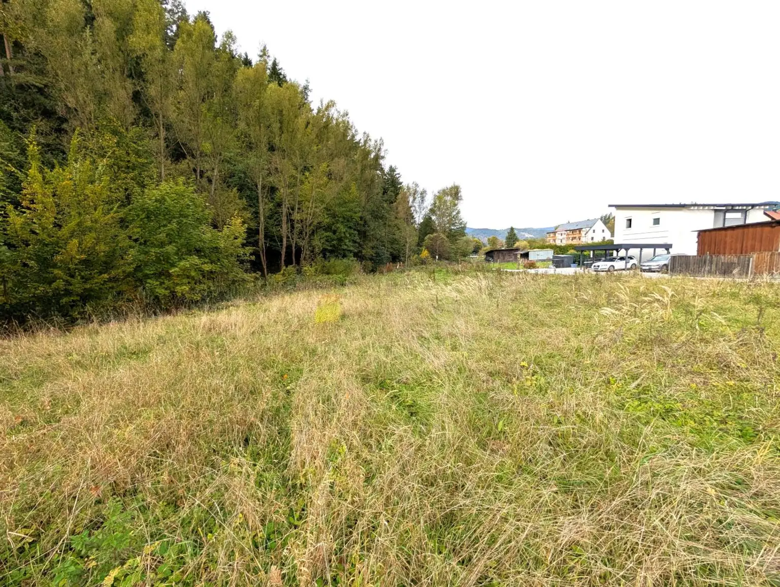 Sanierungsbedürftiger Bungalow mit großem Grundstück - in ruhiger, sonniger Lage